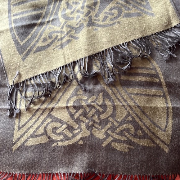 Irish Scarf Olive Green Evergreen Wool Celtic Knot Bird Traditional Design - Picture 5 of 16